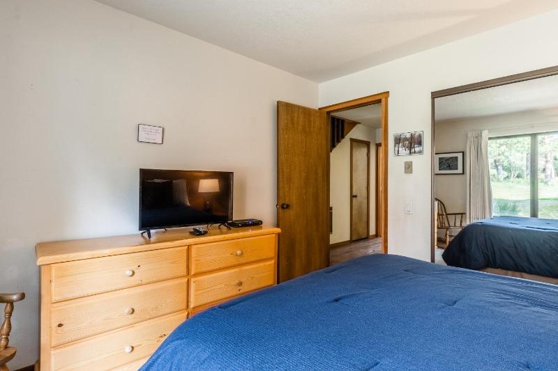 Snowcreek #97 - Great Views. Large. 2 bedroom + loft 2 bathroom 3-level condo. Sleeps 8 - image 15