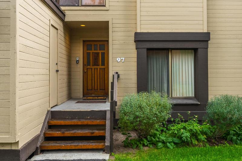 Snowcreek #97 - Great Views. Large. 2 bedroom + loft 2 bathroom 3-level condo. Sleeps 8 - image 7