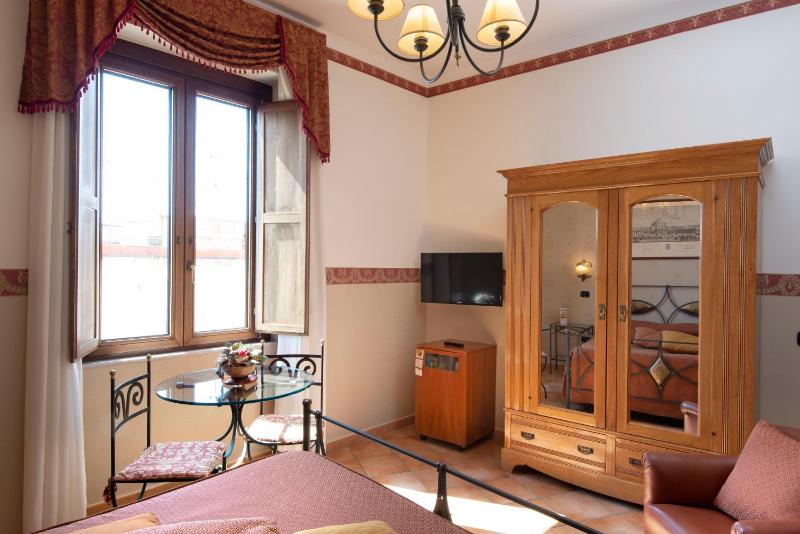 Pinto Storey Hotel - image 5
