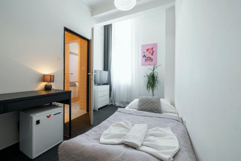 Standard Single Room image 1