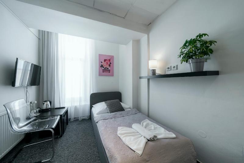 Standard Single Room image 3