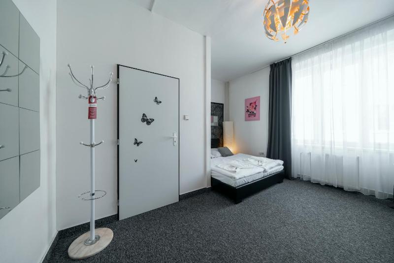 Standard Double Room image 4