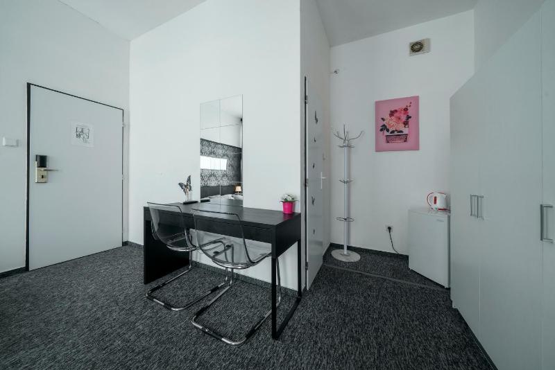 Standard Triple Room image 4