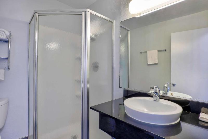 Deluxe Quadruple Room - Smoking image 4