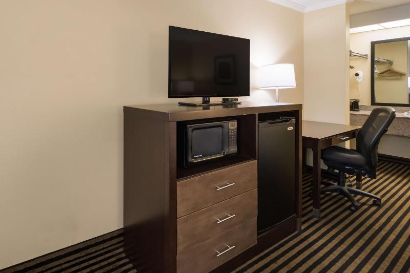 King Room - Non-Smoking image 3