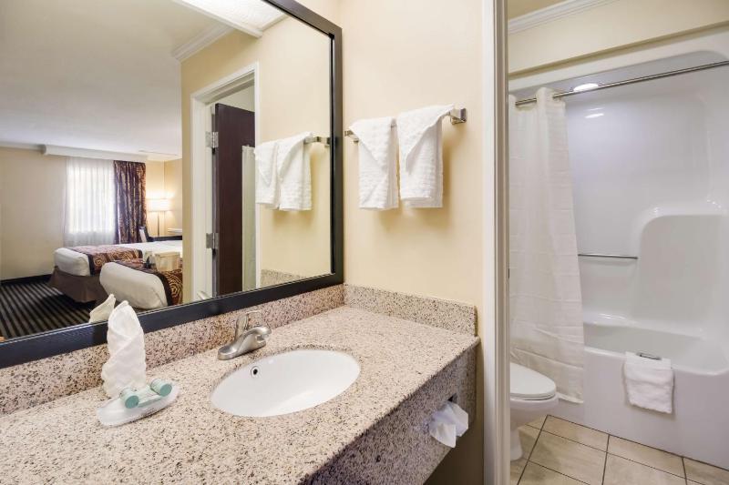 Double Room with Two Double Beds - Non-Smoking image 2