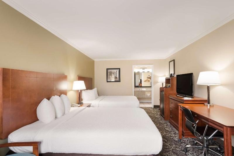 Queen Room with Two Queen Beds image 4