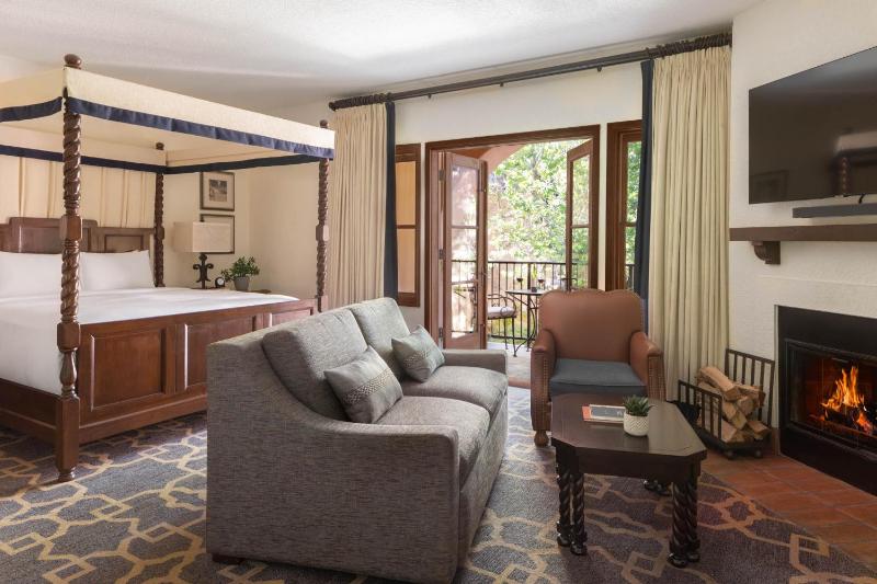 Mission Spa King Suite with Sofa Bed, Fireplace, Patio or Balcony, Jacuzzi and Garden View image 4