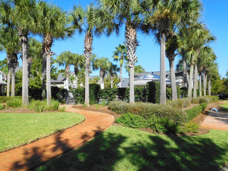 2465 Bungalo Home - image 15