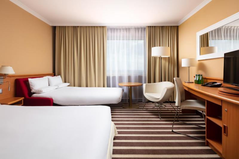 Standard Room with Queen Bed and Sofa image 4