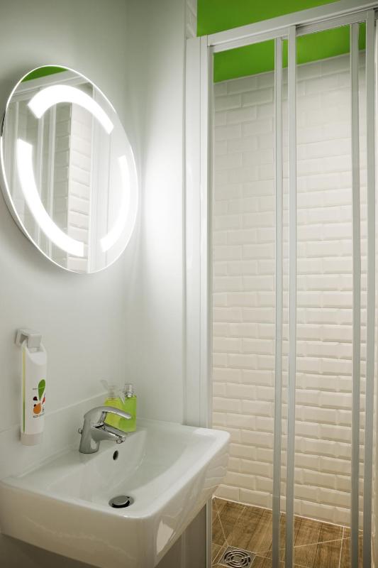 Single Room image 4