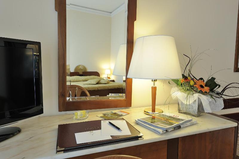 Classic Triple Room image 3