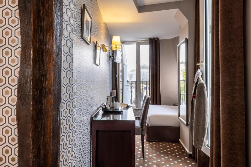 Single Room with Balcony image 1