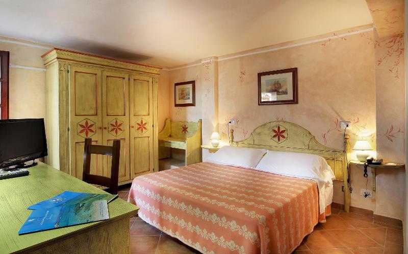 Standard Double or Twin Room image 4