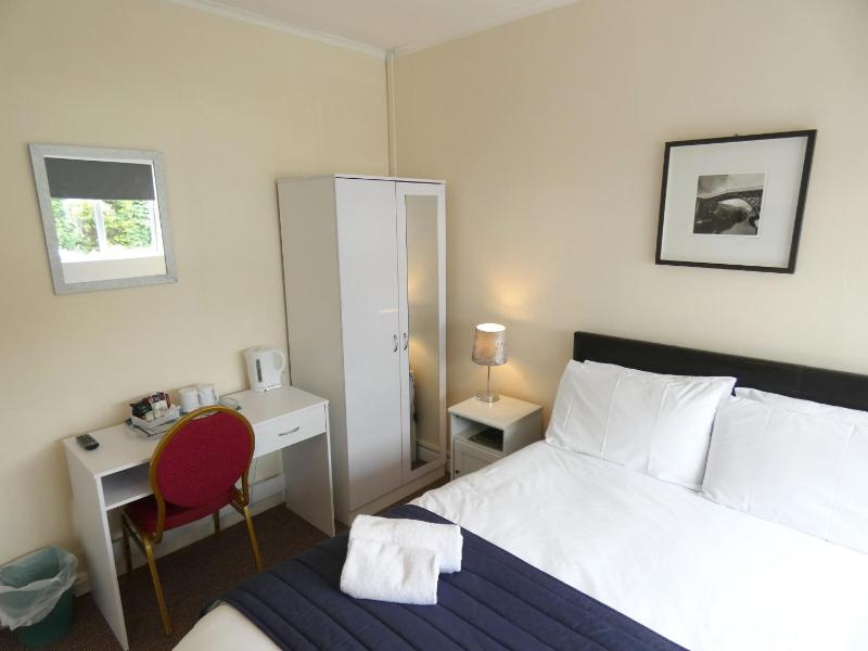 Standard Double Room image 4
