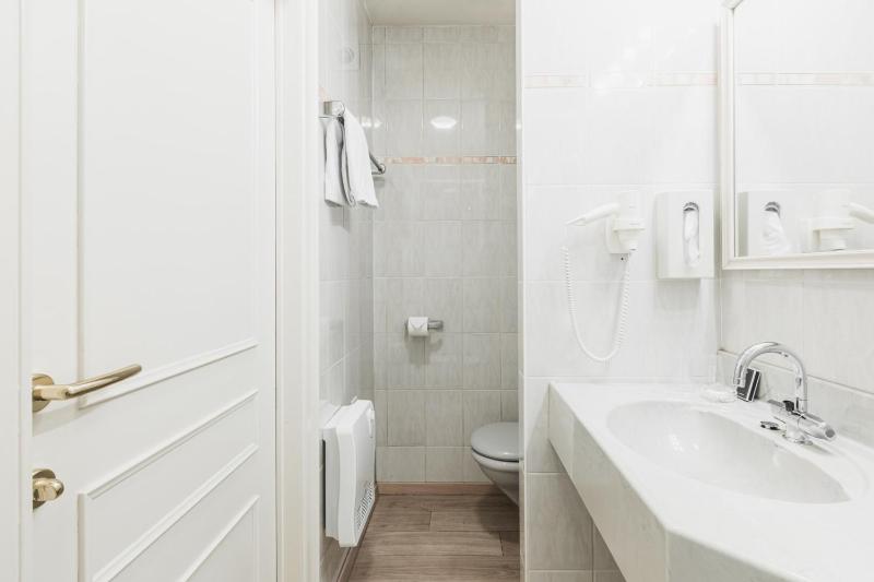  Single Room image 2