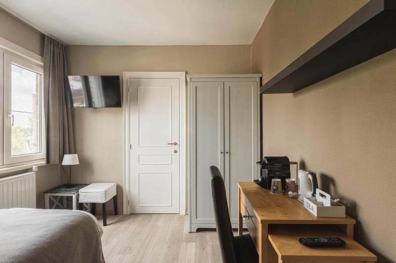  Single Room image 3
