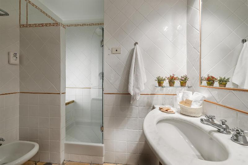 Double or Twin Room image 2
