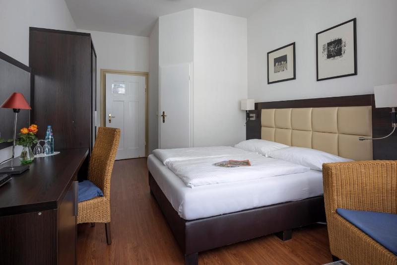 Standard Double Room (Queen Bed 1.50mx2.00m) image 4