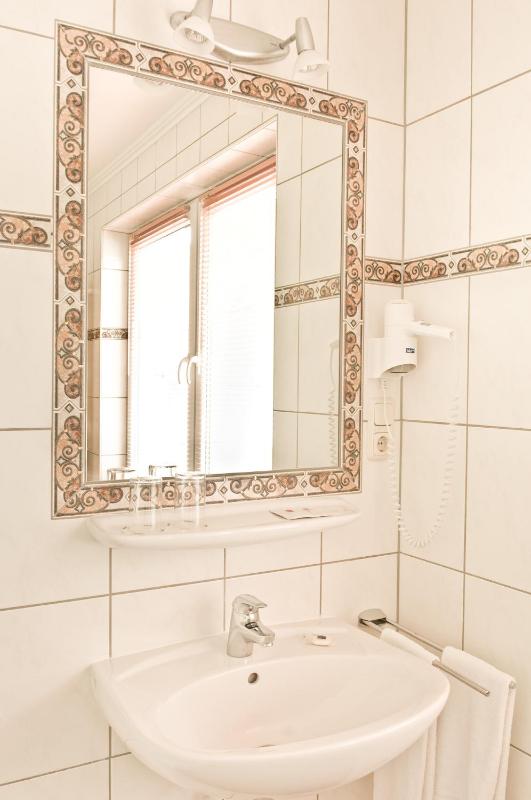 Deluxe Double Room image 2
