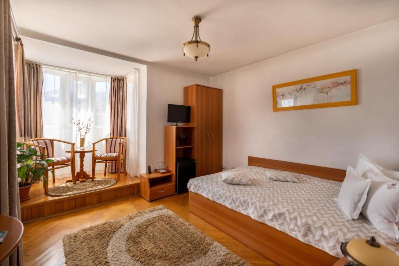 Standard Double Room image 3