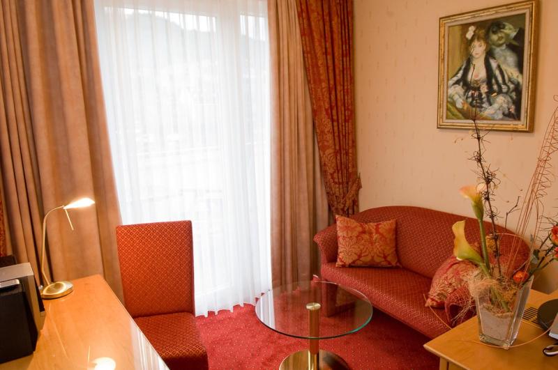 Deluxe Double Room image 2