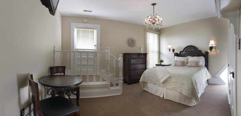 Queen Room - Non-Smoking image 3