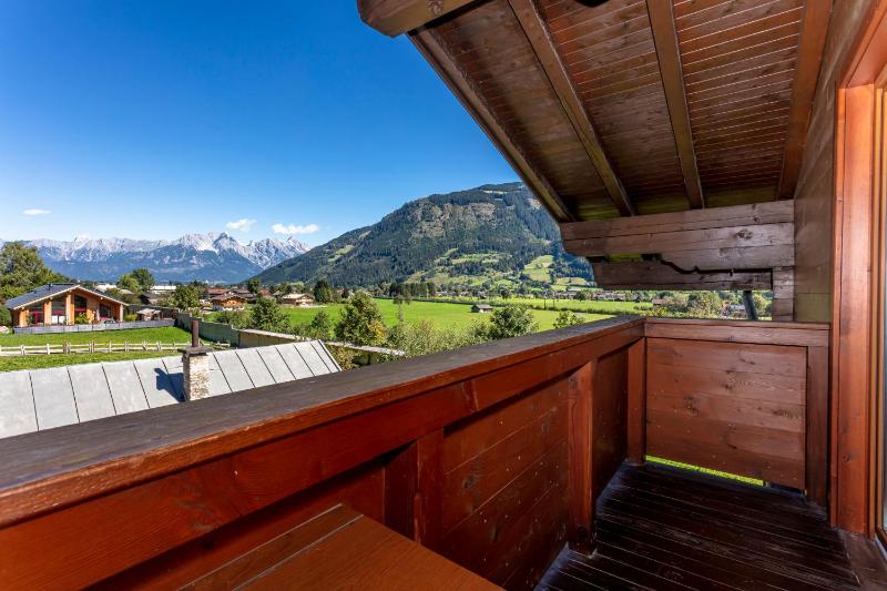 Apartment with Mountain View image 4