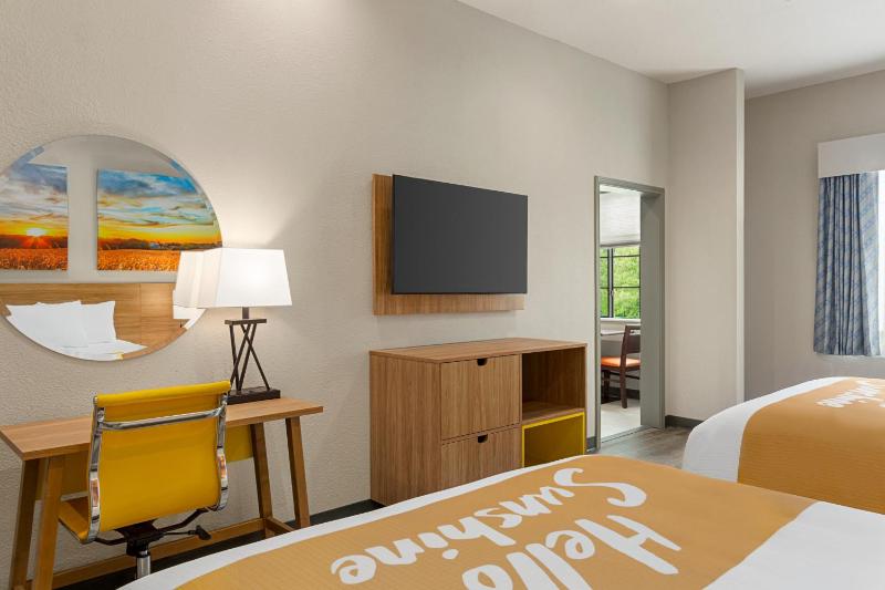 2 Queen Beds, Kitchenette, Corner Efficiency Suite, Non-Smoking image 3