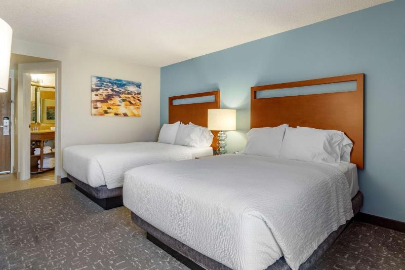 Queen Room with Two Queen Beds image 1