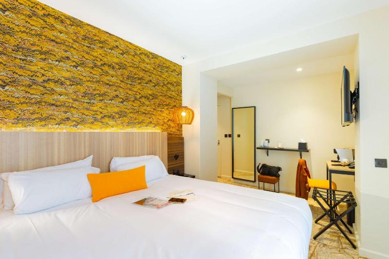 Deluxe King Room - Non-Smoking image 1