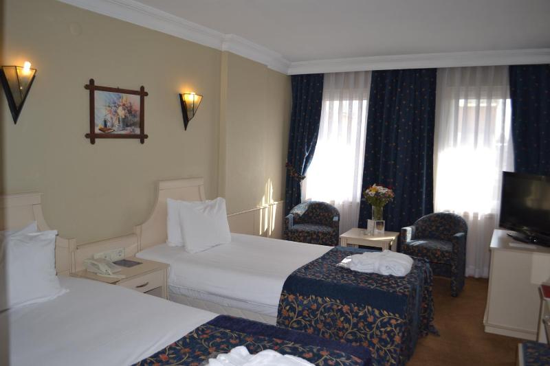 Economy Double Room image 2