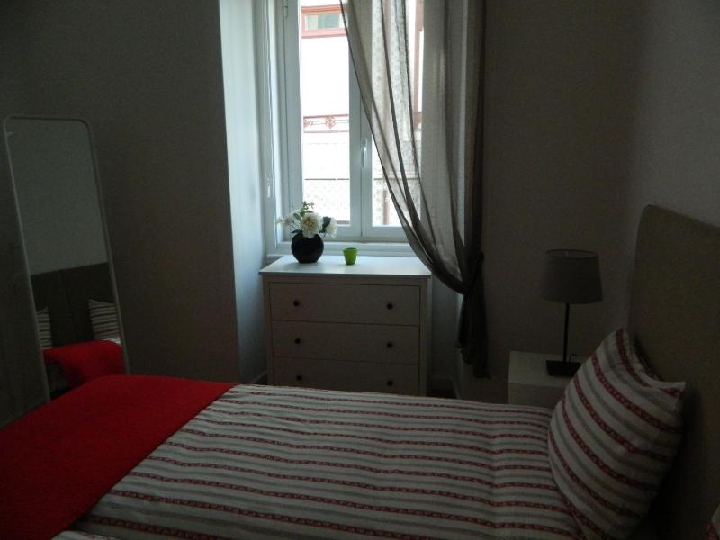 One-Bedroom Apartment image 2
