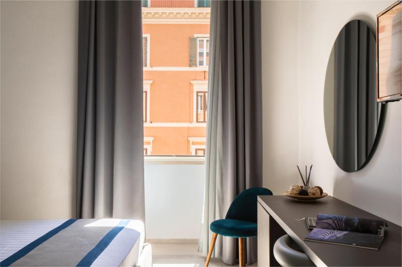 Double Room image 4