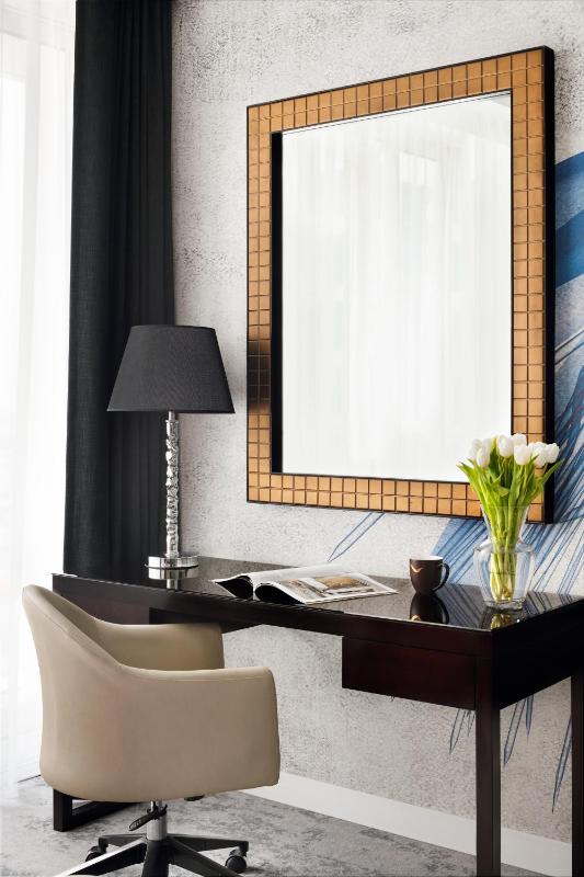 Superior King Room - Includes daily access to Riva Beach Club with free shuttle service image 3
