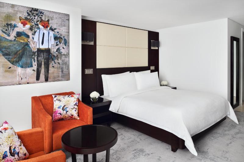 Superior King Room with Lake View - Includes daily access to Riva Beach Club with free shuttle service image 3