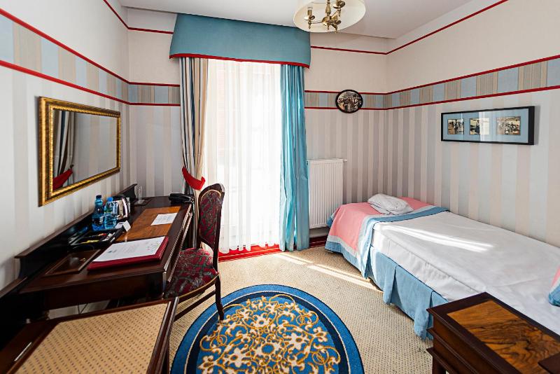 Single Room image 3