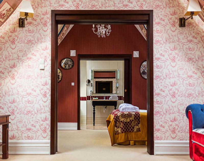 Royal Suite image 2