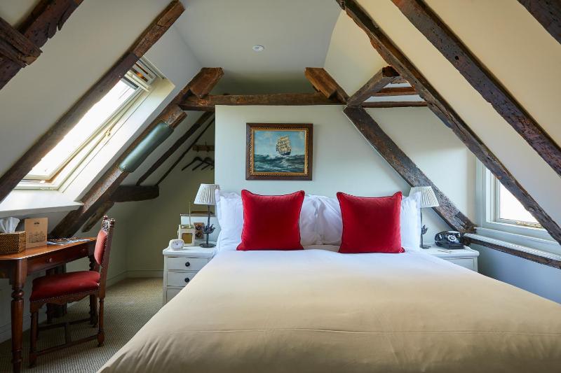 Standard King Room image 1