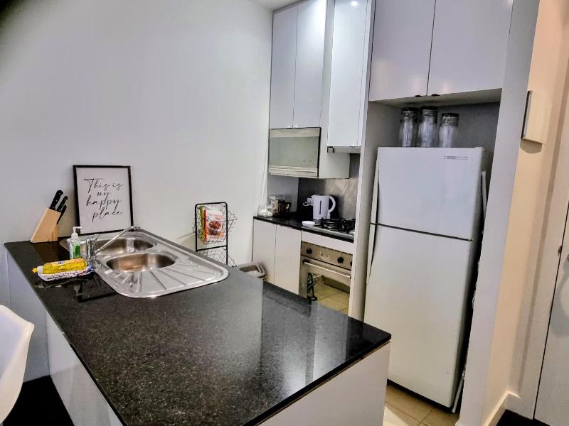 Collins central 2-bd apartment with pre-reserve parking - image 4