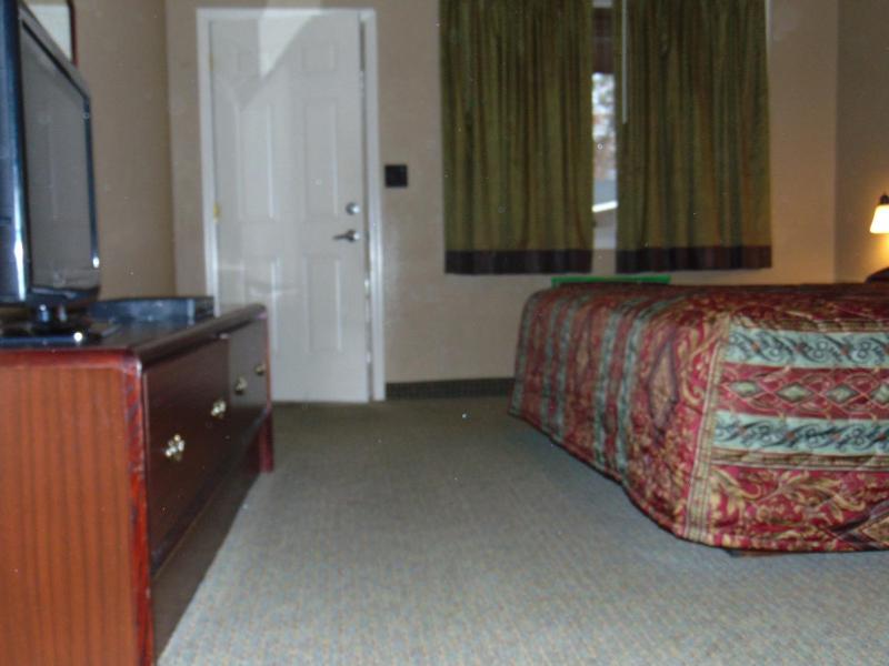 Large Twin Room image 2