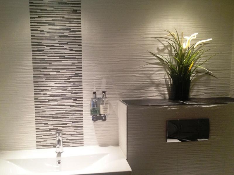 Twin Room with Private Bathroom image 2