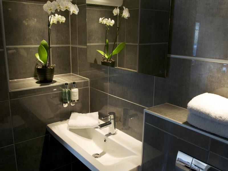 Double Room with Private Bathroom image 2