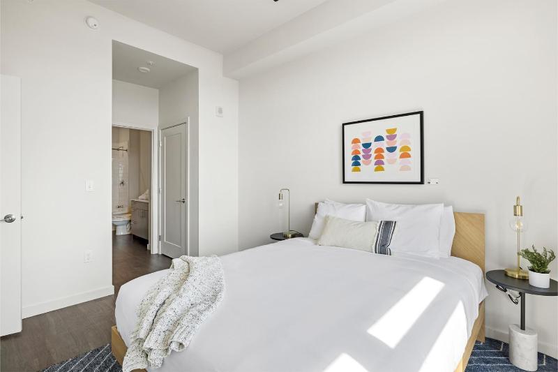 Premium One Bedroom Apartment with Balcony image 3