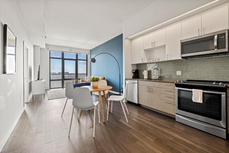Premium One Bedroom Apartment with Balcony image 1