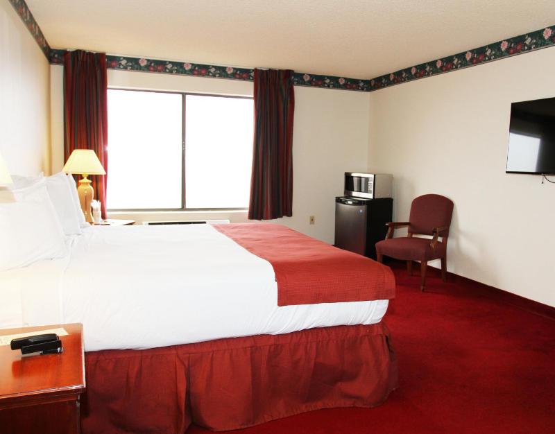 Standard King Room image 2