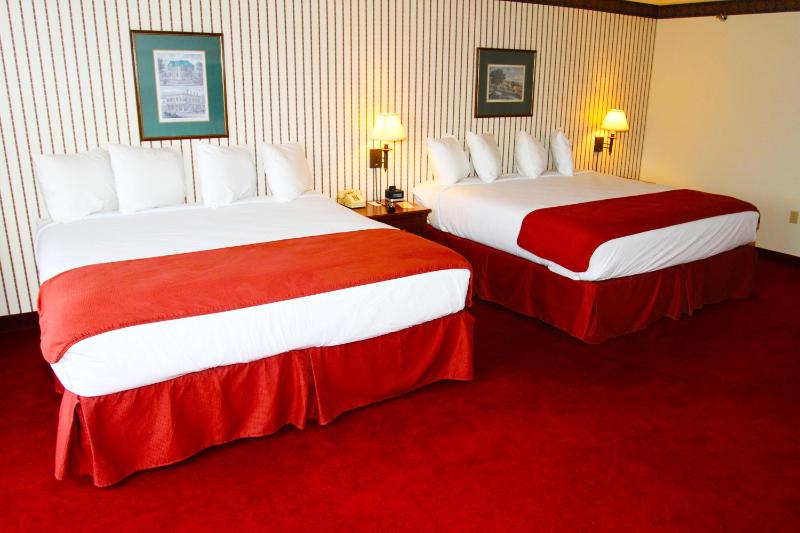 Queen Room with Two Queen Beds image 2