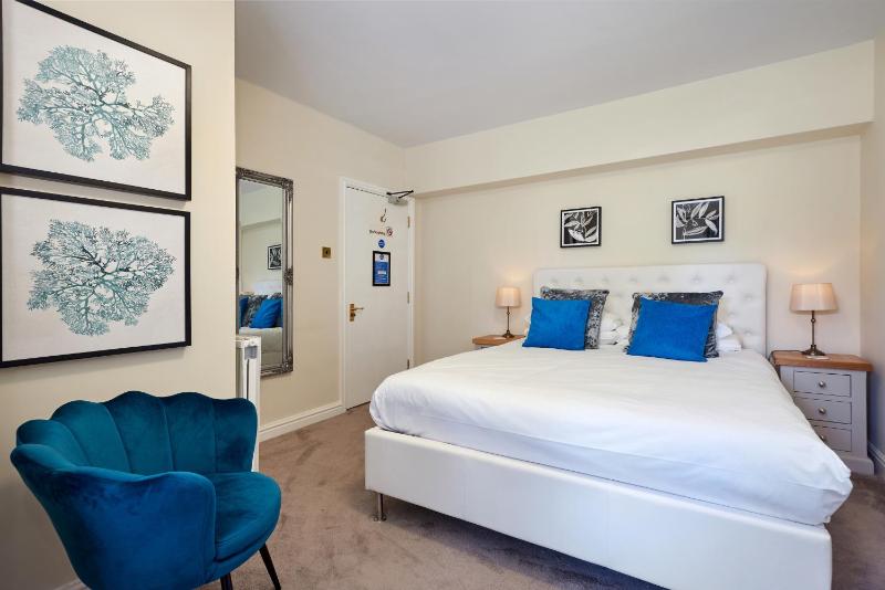 Double Room with Private Bathroom image 3