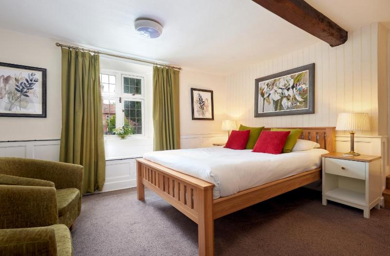 Twin Room with Private Bathroom image 1