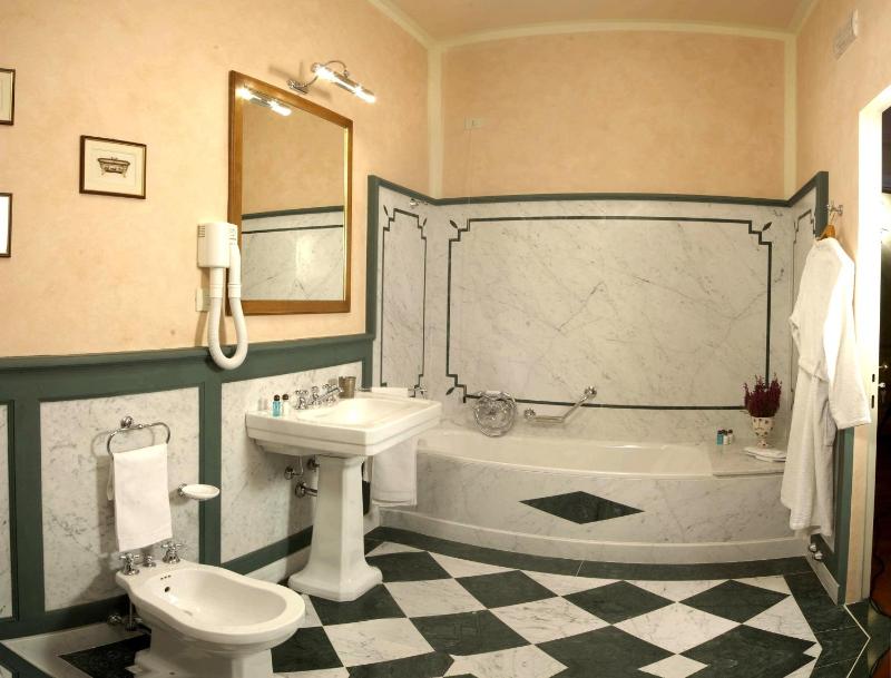 Double or Twin Room image 4